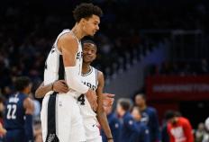 虎扑首页-圣安东尼奥马刺续约达龙福克斯，获得嘉奖229亿美元合同资格