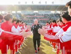 虎扑平台-齐达内寄语中国校(xiào)園(yuán)足球！