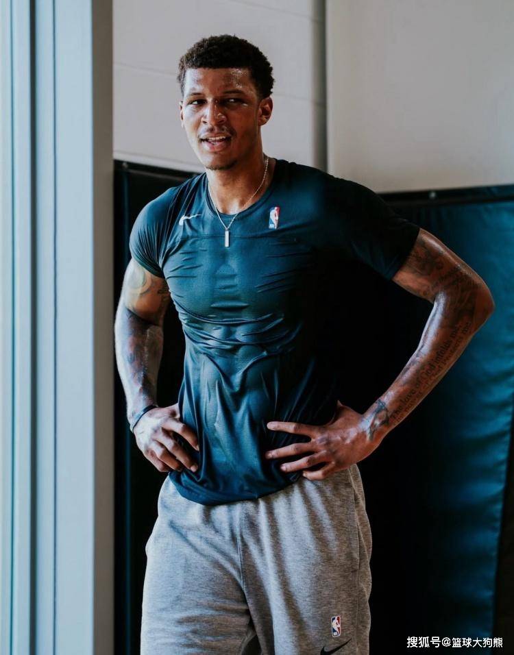 hupu虎扑-挥汗如雨！火箭队小史密斯训练照曝光！肌肉线条明显，他也变壮了