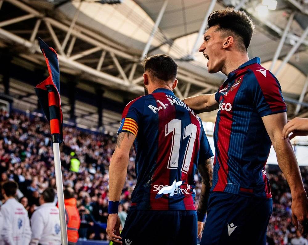 虎扑下载-西甲-莱万特2-4巴萨：莱万特有想法，莱万可以上场了|前瞻