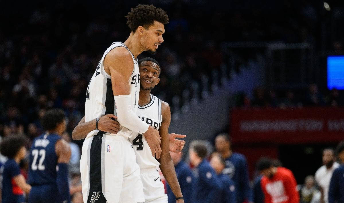 虎扑首页-圣安东尼奥马刺续约达龙福克斯，获得嘉奖229亿美元合同资格