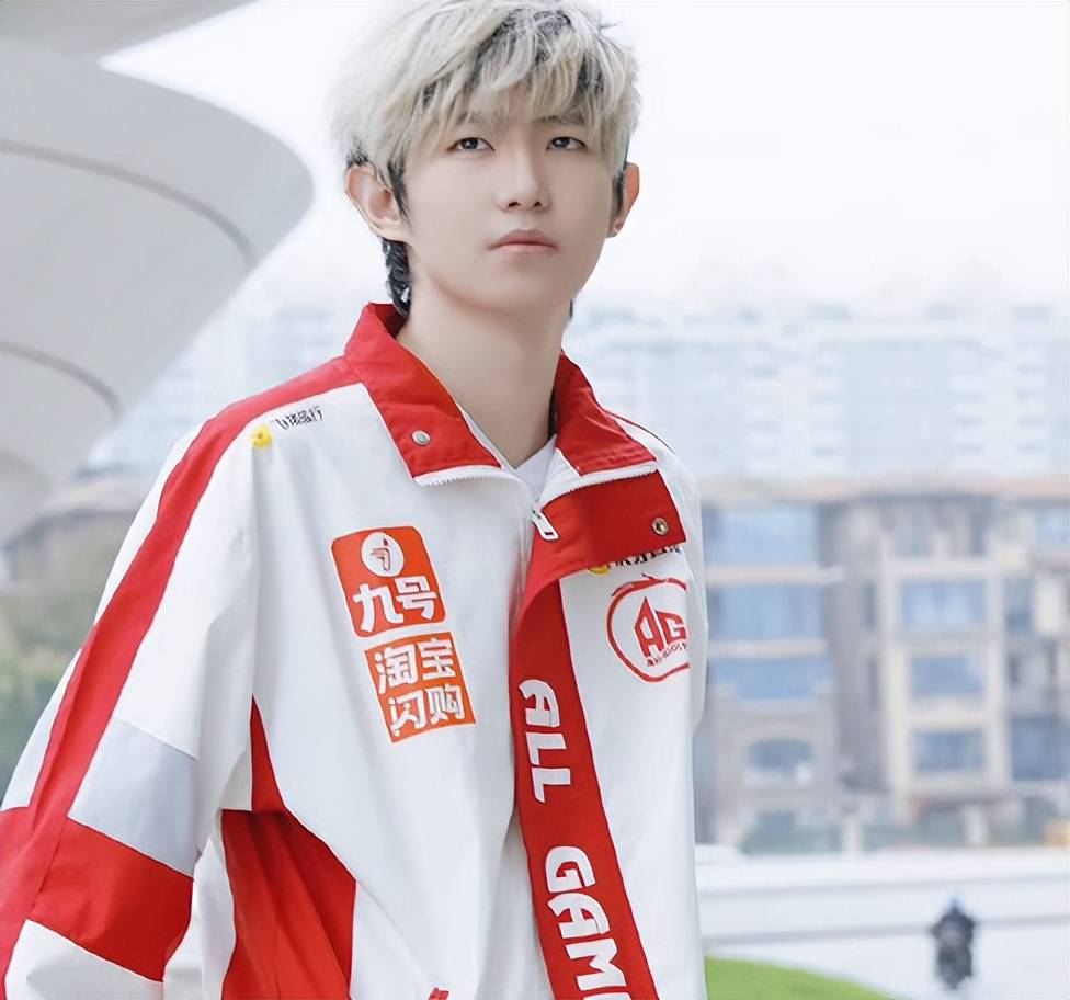 虎扑首页-AG超玩会夺冠有望，狼队弱点被找到，网友支招：二草抓道崽