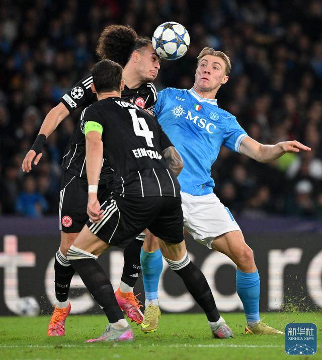 虎扑NBA-足球丨欧冠：那不勒斯平法兰克福