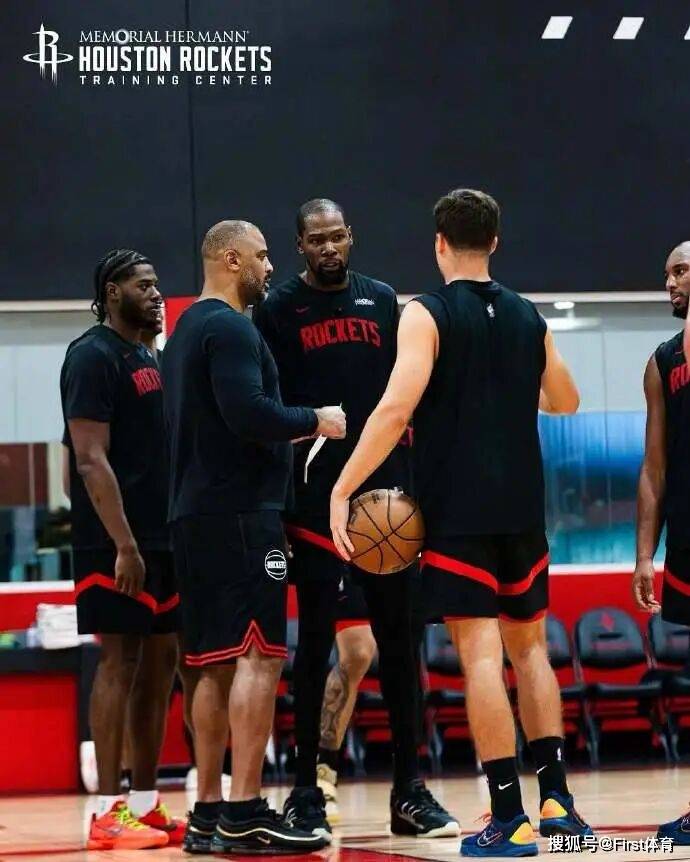 虎扑评分-新赛季前瞻—休斯顿火箭：青年军的蜕变与冠军豪赌