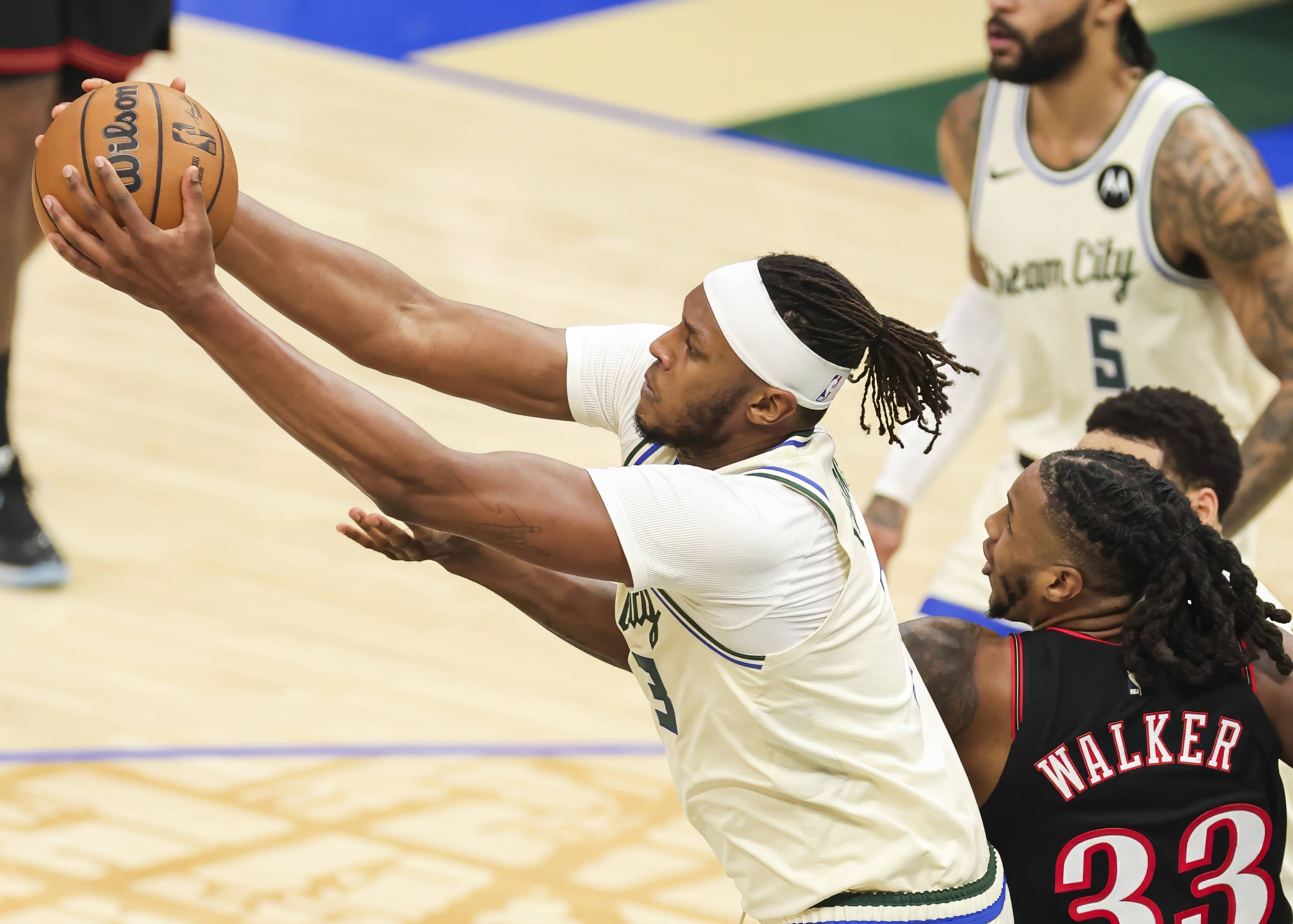 虎扑网址-（体育）篮球——NBA常规赛：76人胜雄鹿