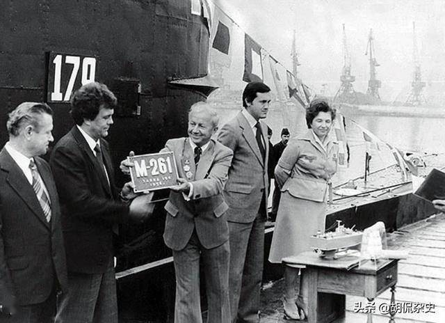 虎扑app-M-261型潜艇(tǐng)，A615项目（囌(sū)联）纪念碑，位于俄罗斯(sī)克拉斯(sī)诺达尔