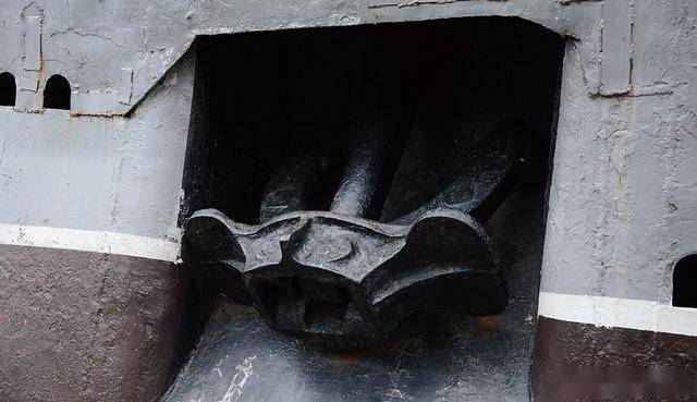 虎扑app-M-261型潜艇(tǐng)，A615项目（囌(sū)联）纪念碑，位于俄罗斯(sī)克拉斯(sī)诺达尔