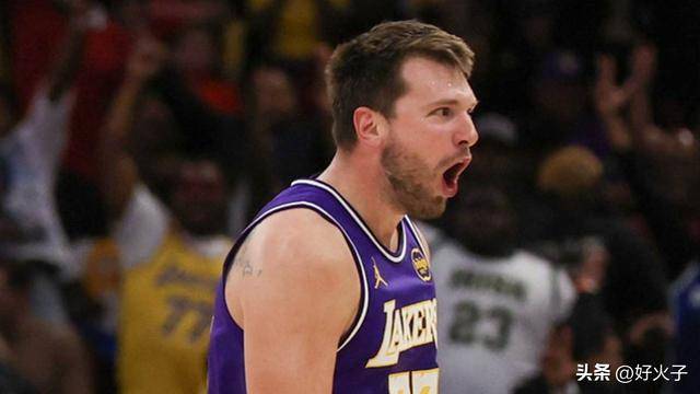 虎扑下载-湖人队东契奇对阵火箭的精彩表现，为湖人史无前例的7连胜画句号